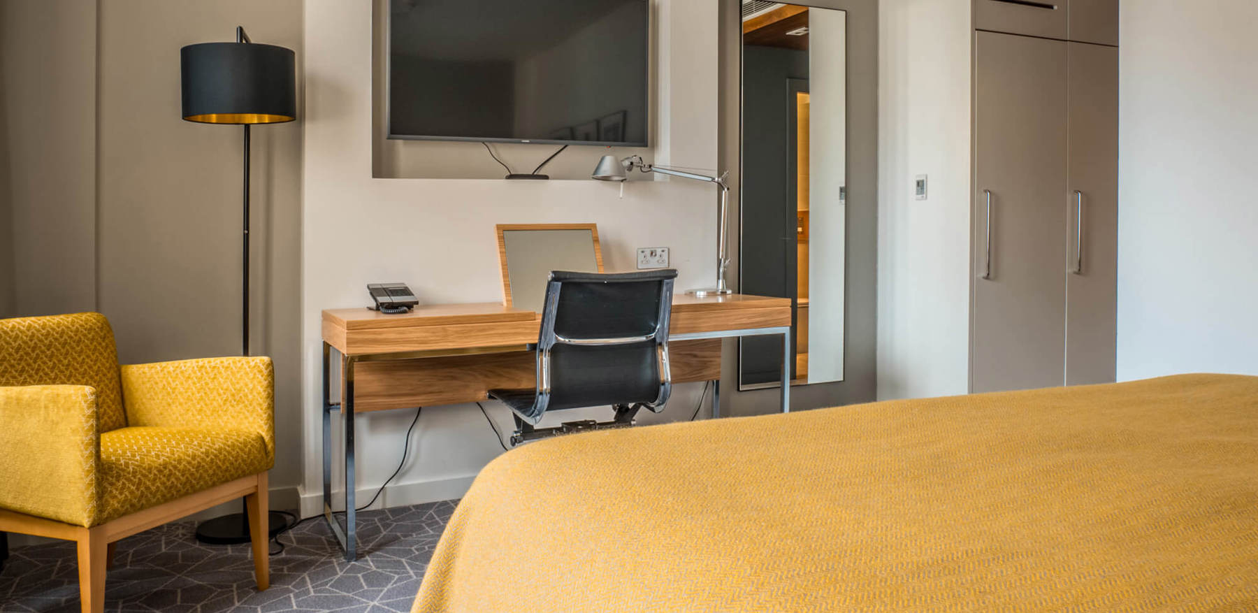 City Room desk and chair at Apex Waterloo Place Hotel