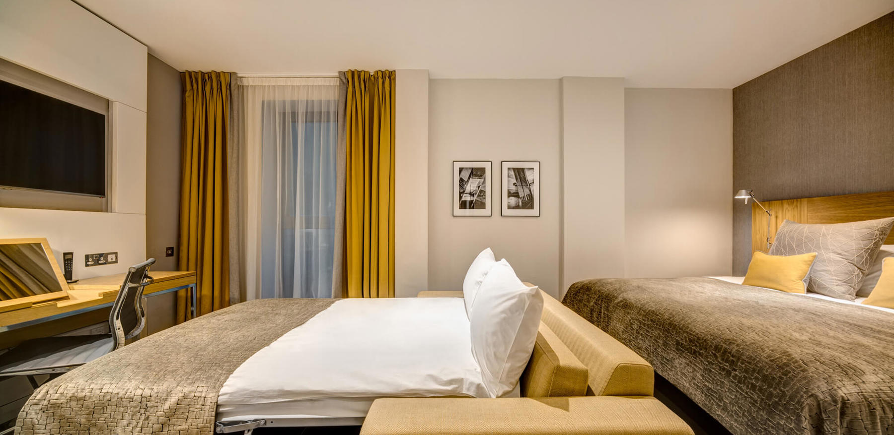 Family Room with bed, sofa-bed and desk with TV