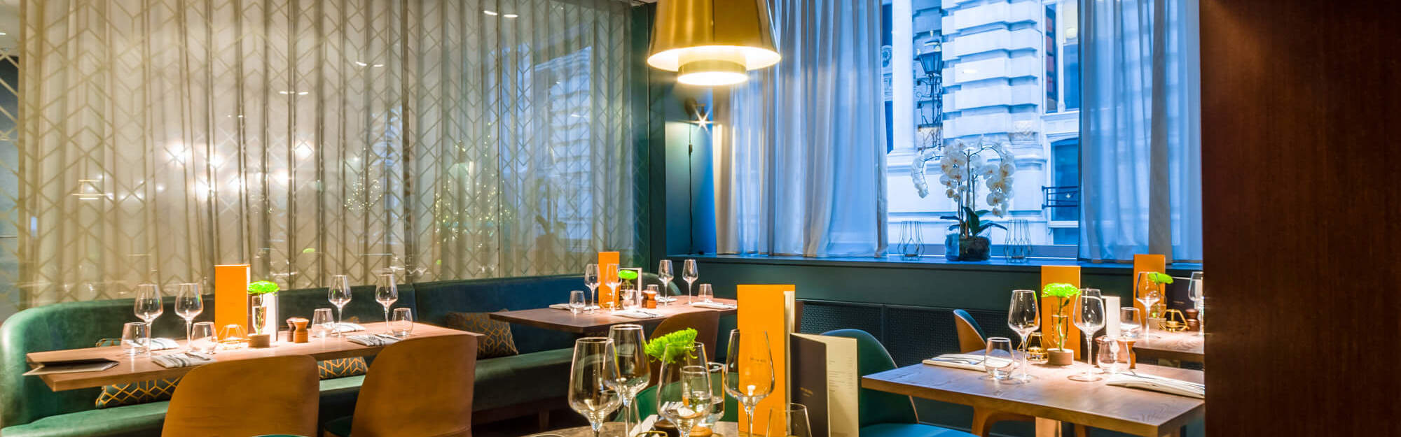 Off The Wall Bar & Grill