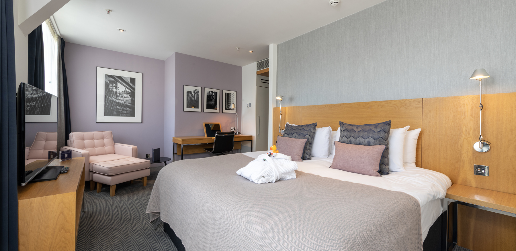 Deluxe Room at Apex City of London Hotel