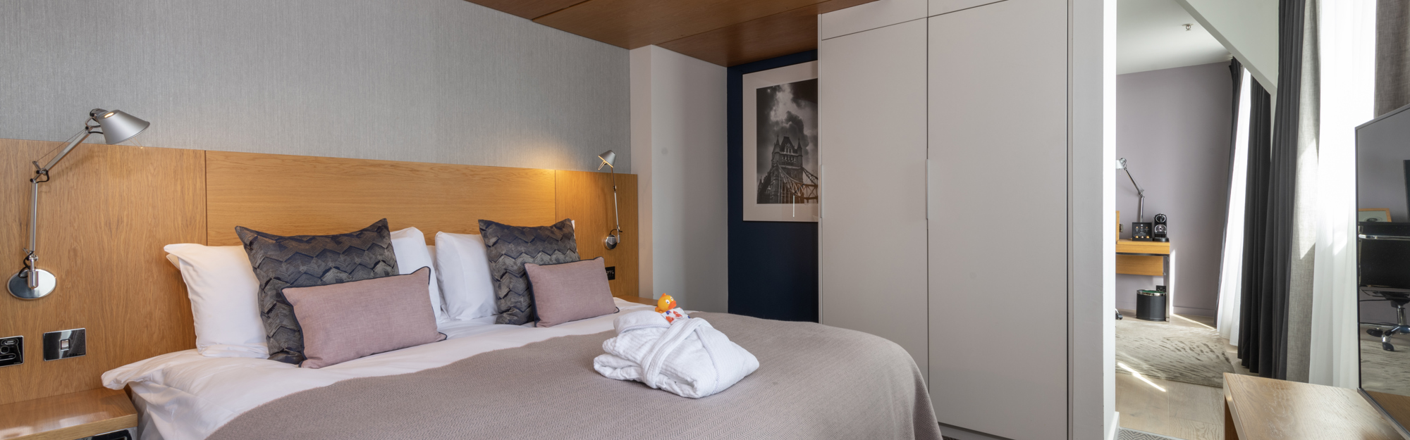 Junior Suite at Apex City of London Hotel