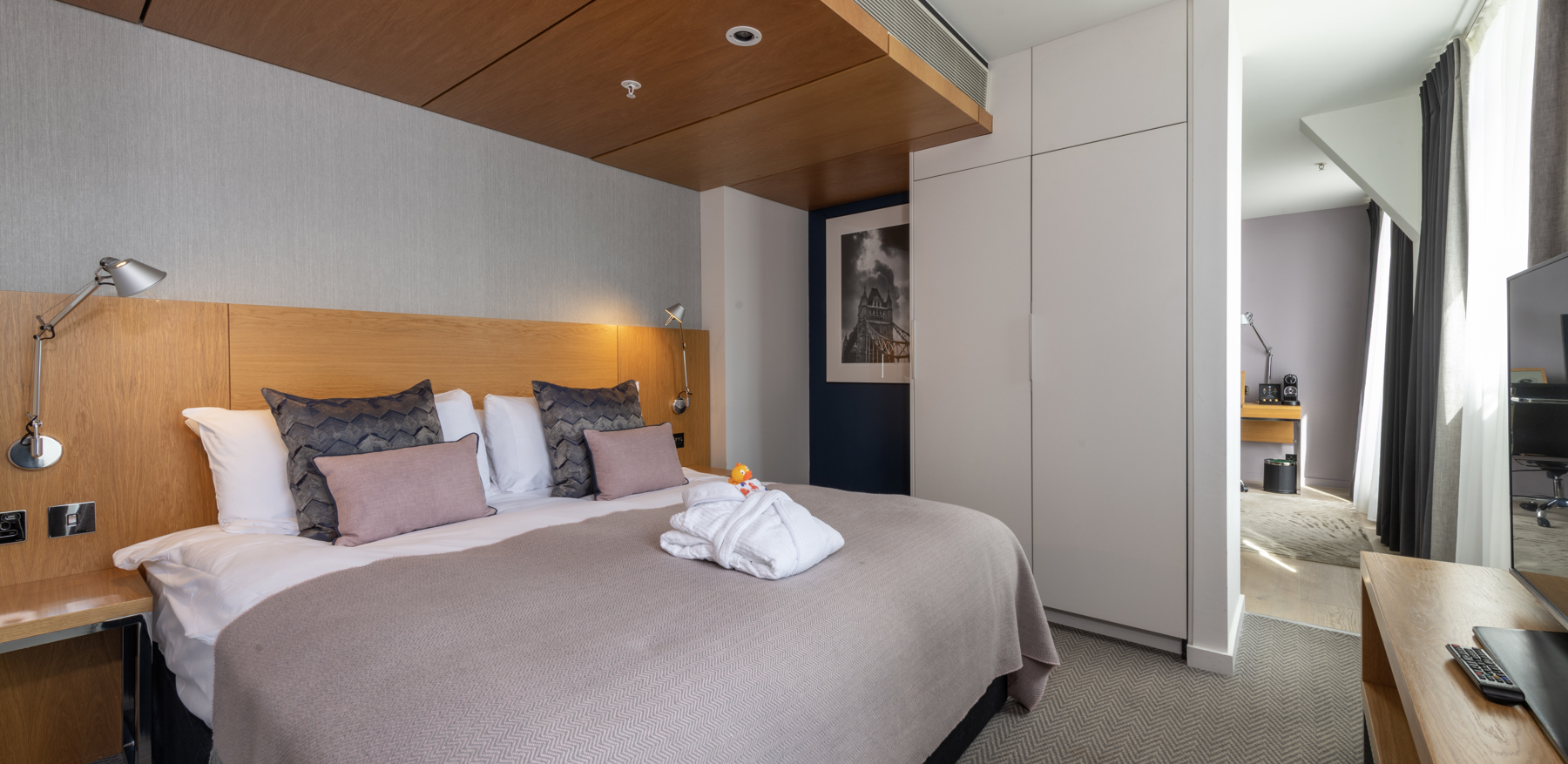 Junior Suite at Apex City of London Hotel