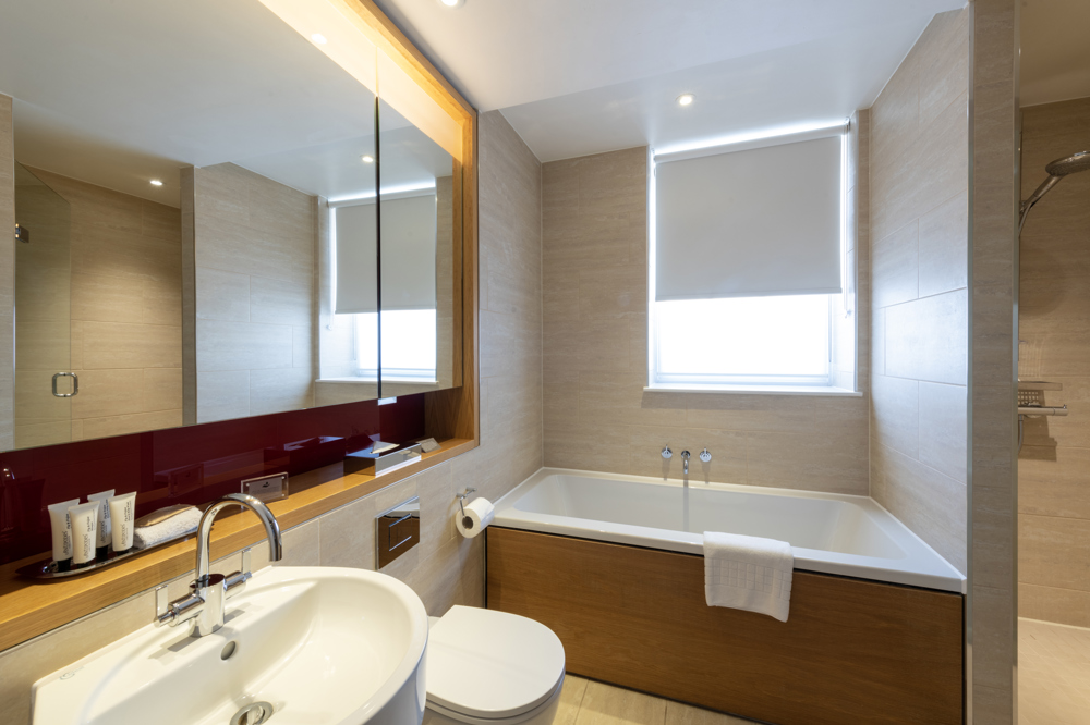 Superior Room bathroom with bath at Apex Temple Court Hotel
