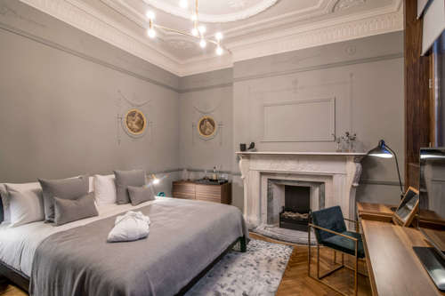 Room in Apex Temple Court Hotel