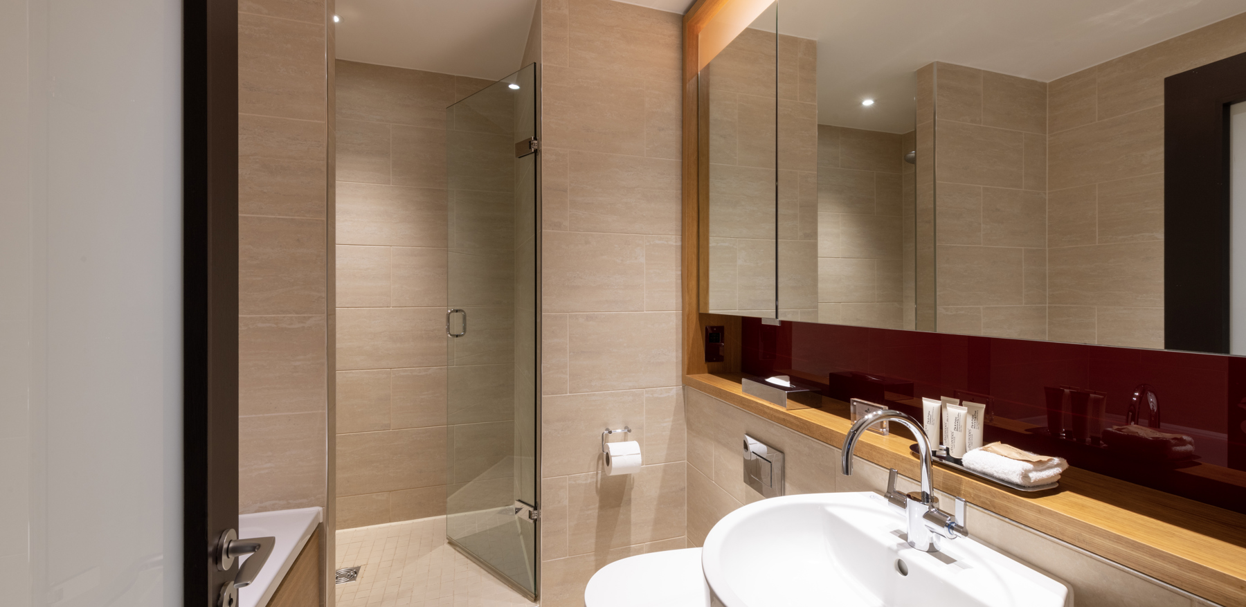 City Room bathroom at Apex Temple Court Hotel