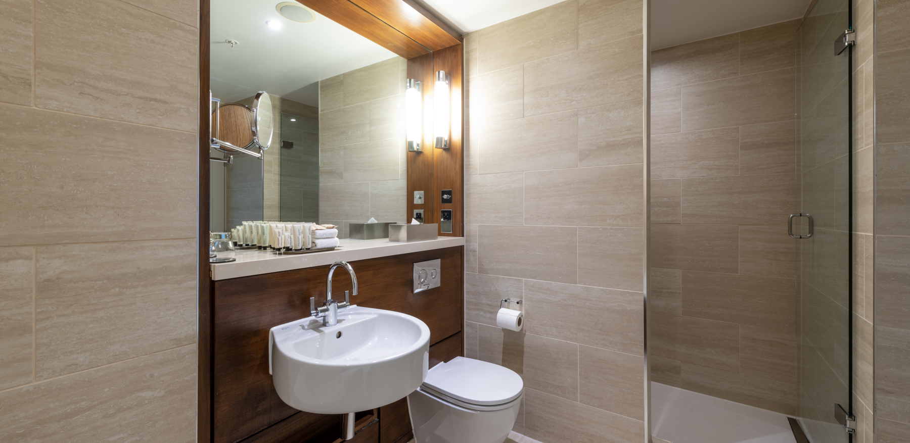 hotels suites in london city