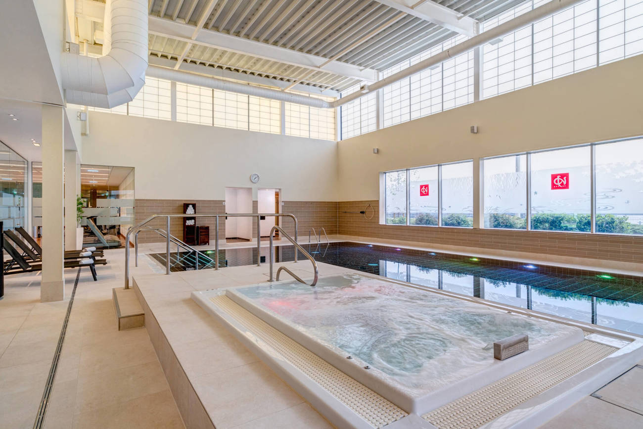 Yu Spa swimming pool and hydrotherapy spa pool