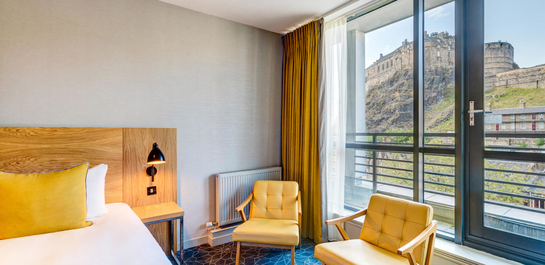 hotels near edinburgh castle