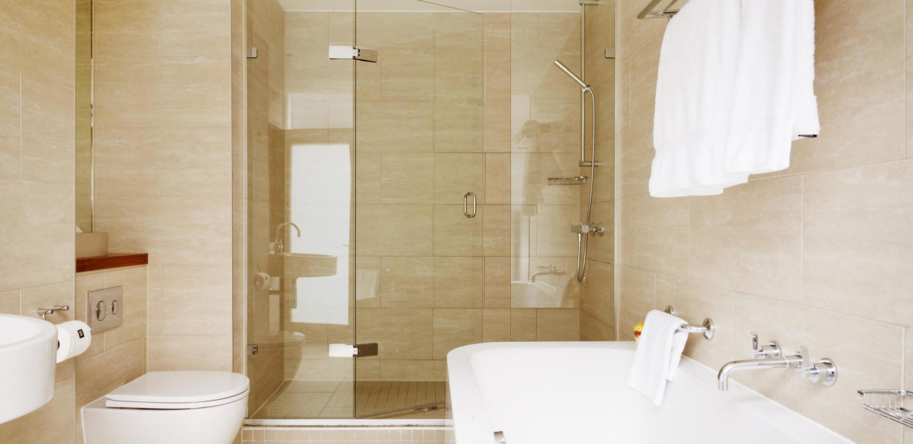 Superior Room bathroom with walk-in shower and free standing bath at Apex City of London Hotel