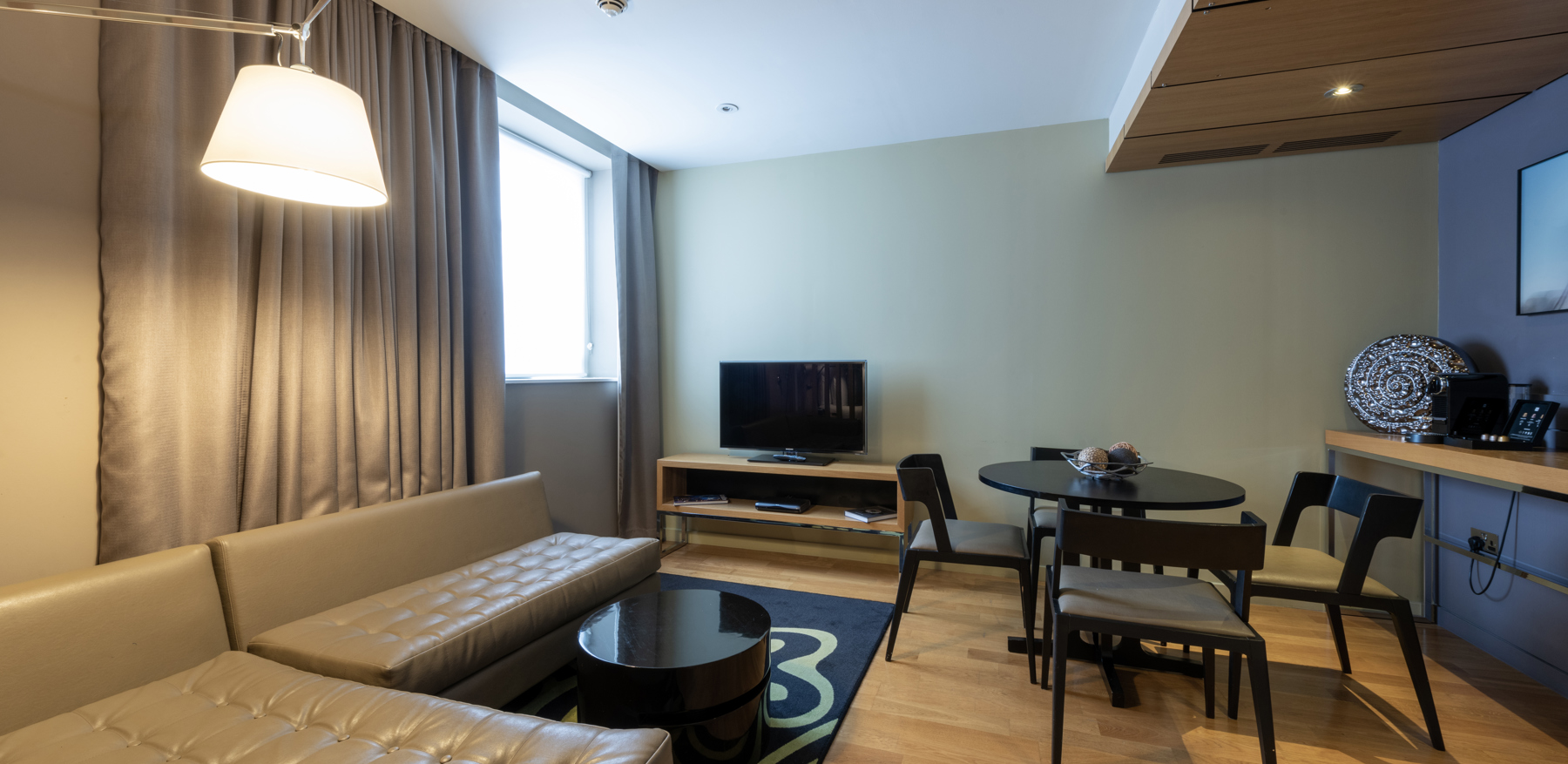 Living area with sofa in Junior Suite at Apex Temple Court Hotel